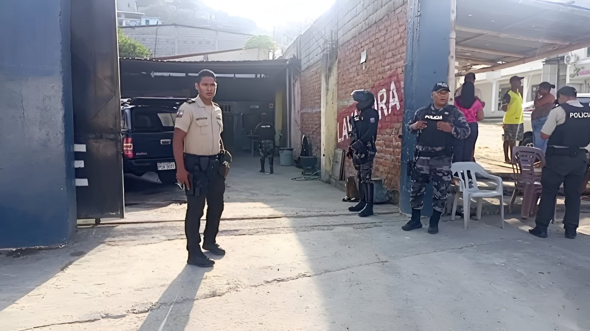 Esmeraldas: Sicarios asesinan a joven colombiano mientras trabajaba en lavadora de autos