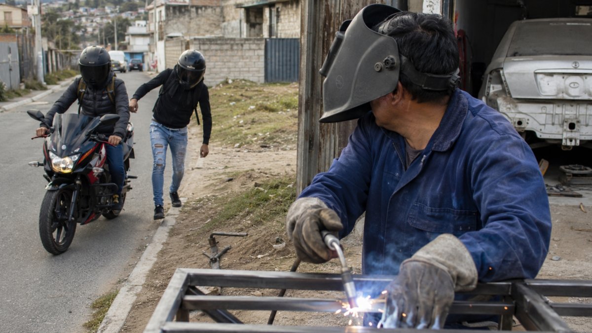 Soldador fue asesinado mientras trabajaba en una mecánica, en Quito