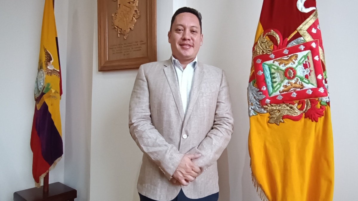 Alcalde de Cuenca pierde derechos de participación política por seis meses tras sentencia del TCE