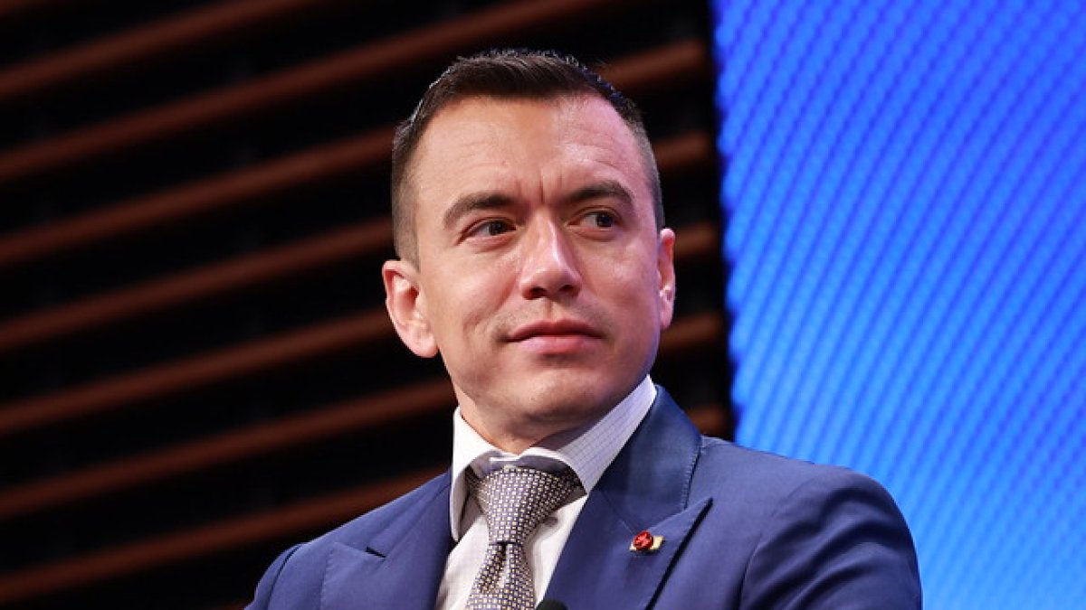 Noboa ordenó suspender aranceles a Colombia tras reunión con candidato presidencial de ese país