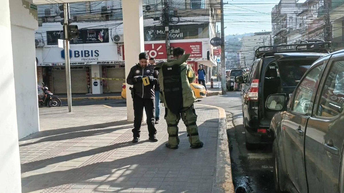 Esmeraldas: Un artefacto explosivo fue colocado frente a la Gobernación