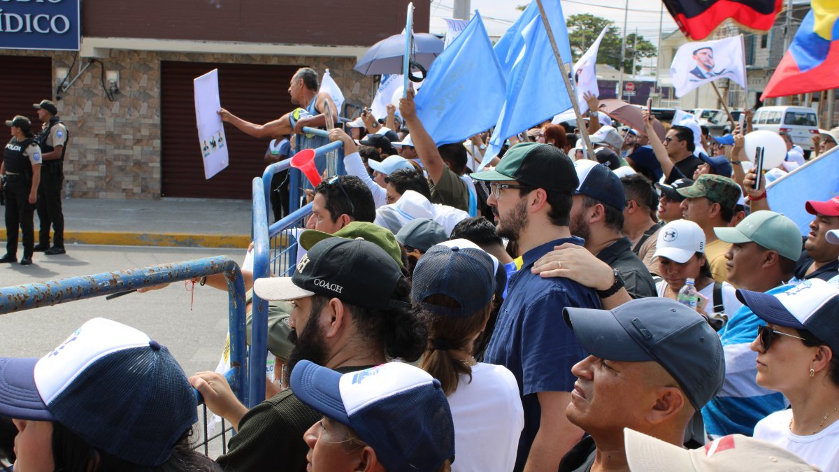 Caso Triple A: Suspenden audiencia de Álvarez en medio de fuerte blindaje policial y reclamos