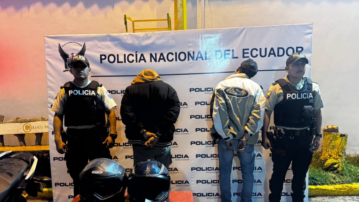 Moto robada y marihuana: así detuvieron a dos presuntos hombres expendedores de droga, en Quito