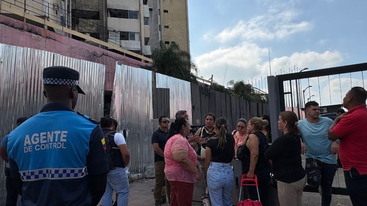 Comerciantes exigen demolición de edificio Multicomercio en Guayaquil por inseguridad