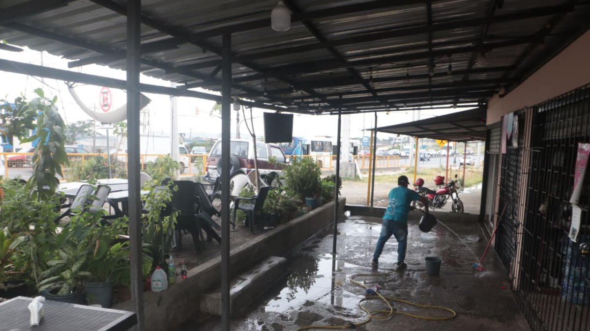 Frente a la cárcel Regional, en Guayaquil, se registró ataque armado contra una pareja