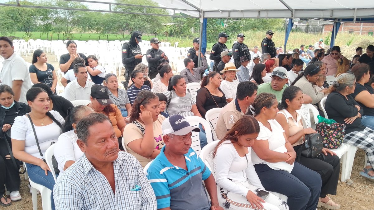 Conmoción en la T de Daule, Guayas: Lágrimas y recuerdos a los ocho jóvenes asesinados