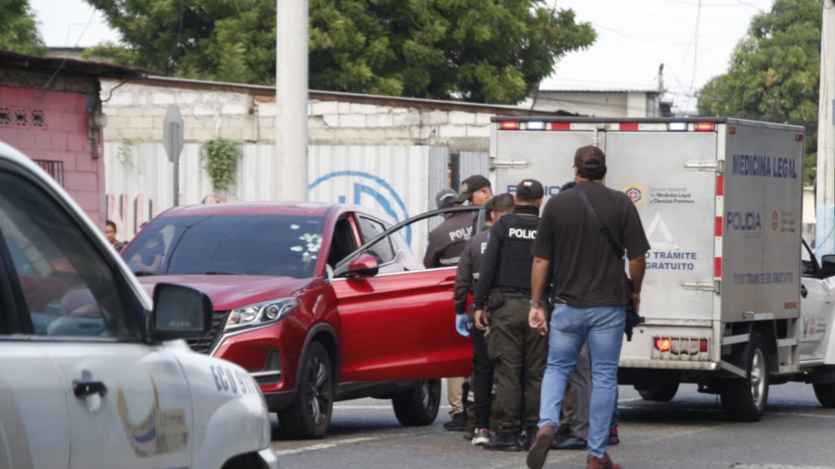 En la 19 y la Q, en Guayaquil, acribillaron a un conductor a quien venían siguiendo