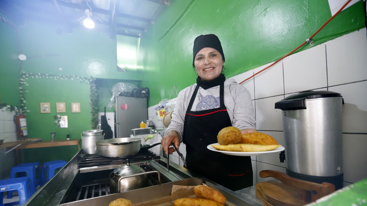 Laura Acero, la caserita de Quito que le madruga a la crisis