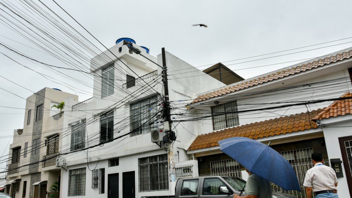Abuela huye con su nieto tras confundir la caída d