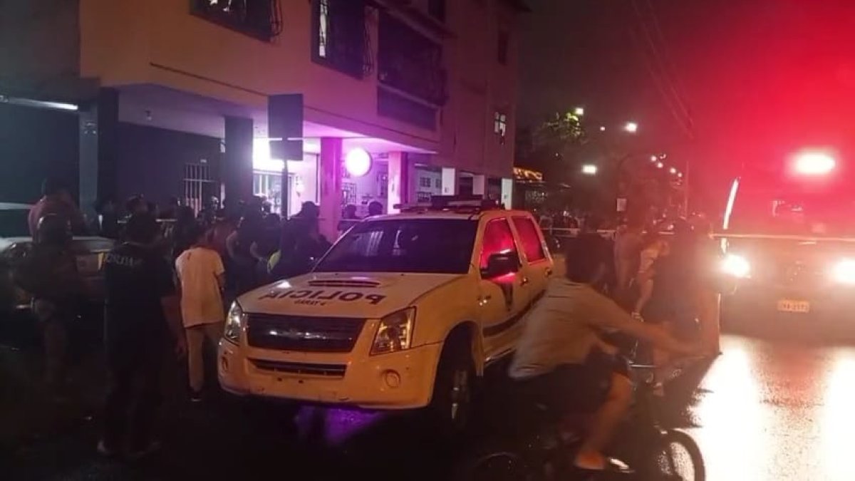 Un muerto y dos heridos tras balacera en heladería del centr