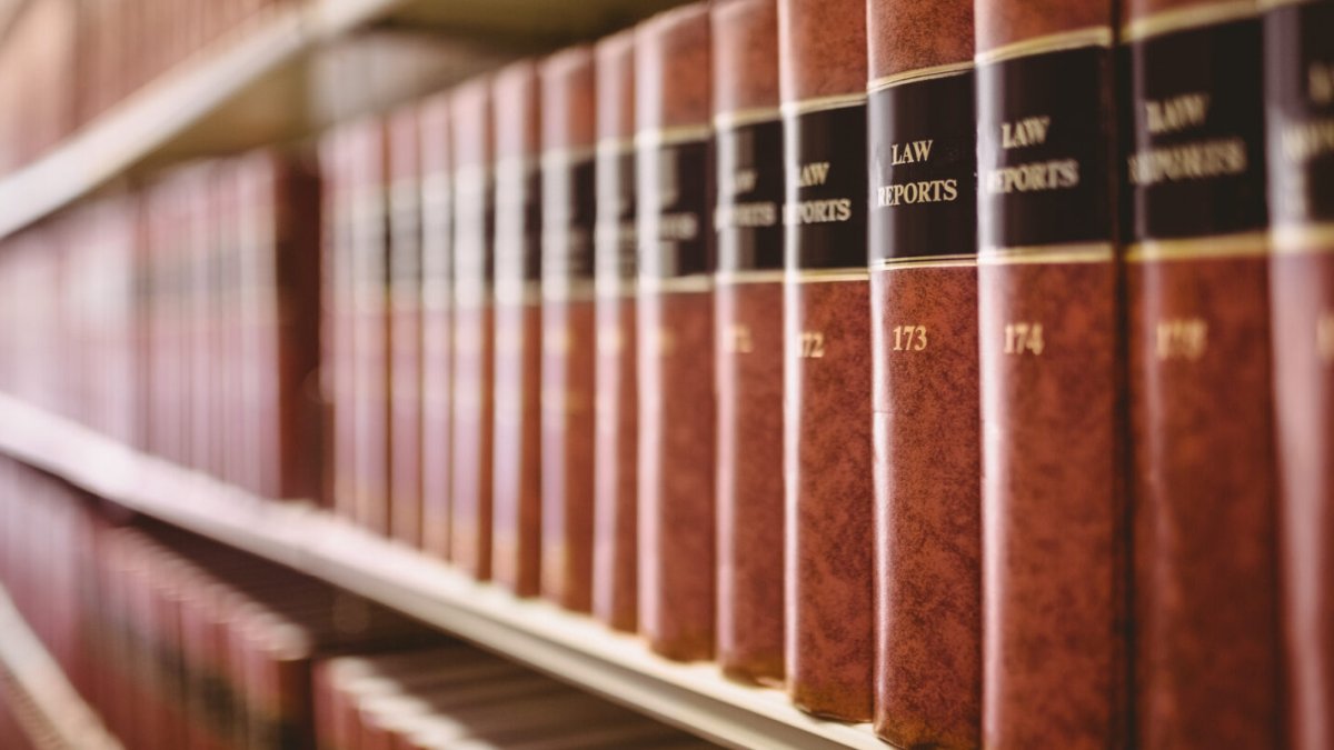 Las plataformas de IA superan a los profesores de derecho en