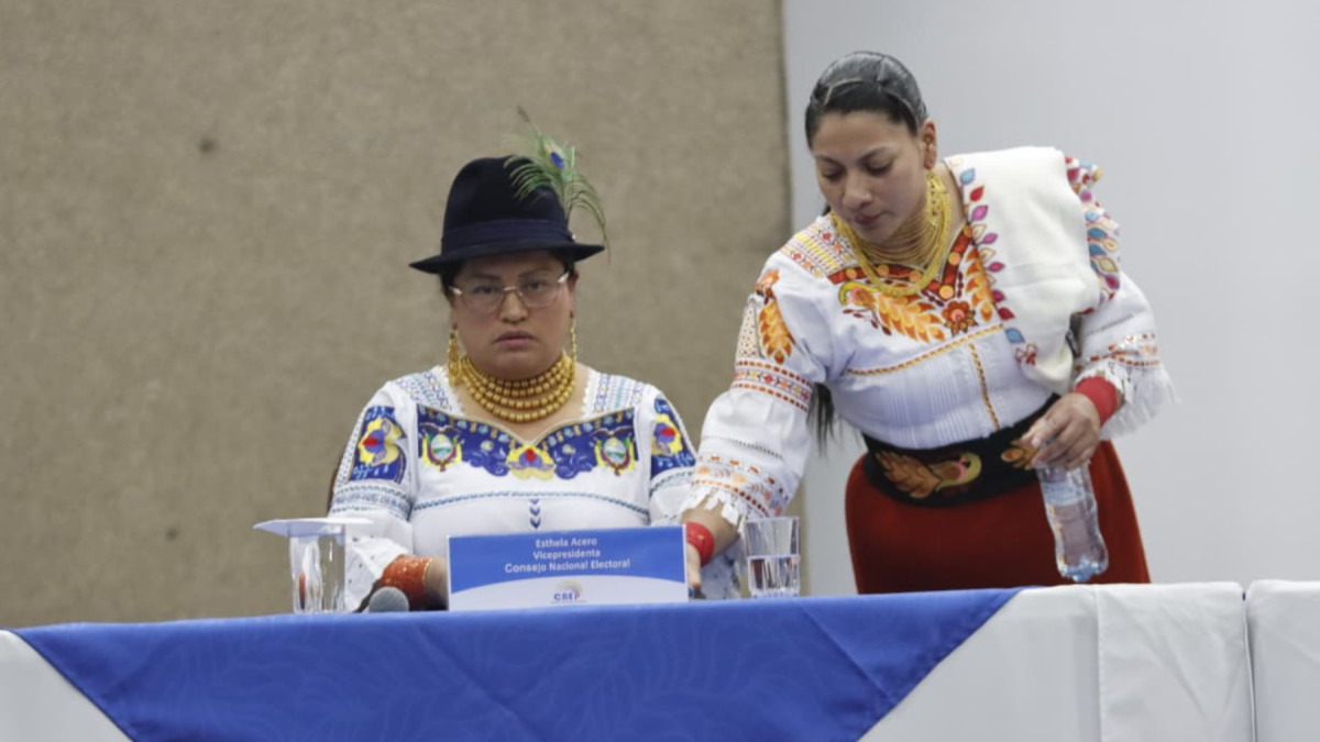 Salida de Diana Atamaint del CNE: Estela Acero es nombraba v