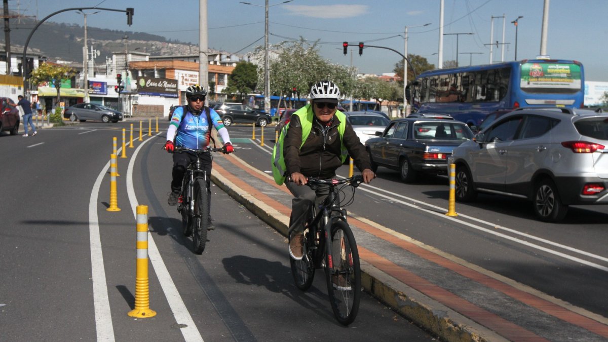 Quito: las ciclovías crecen, pero los ciclistas aún deben ci