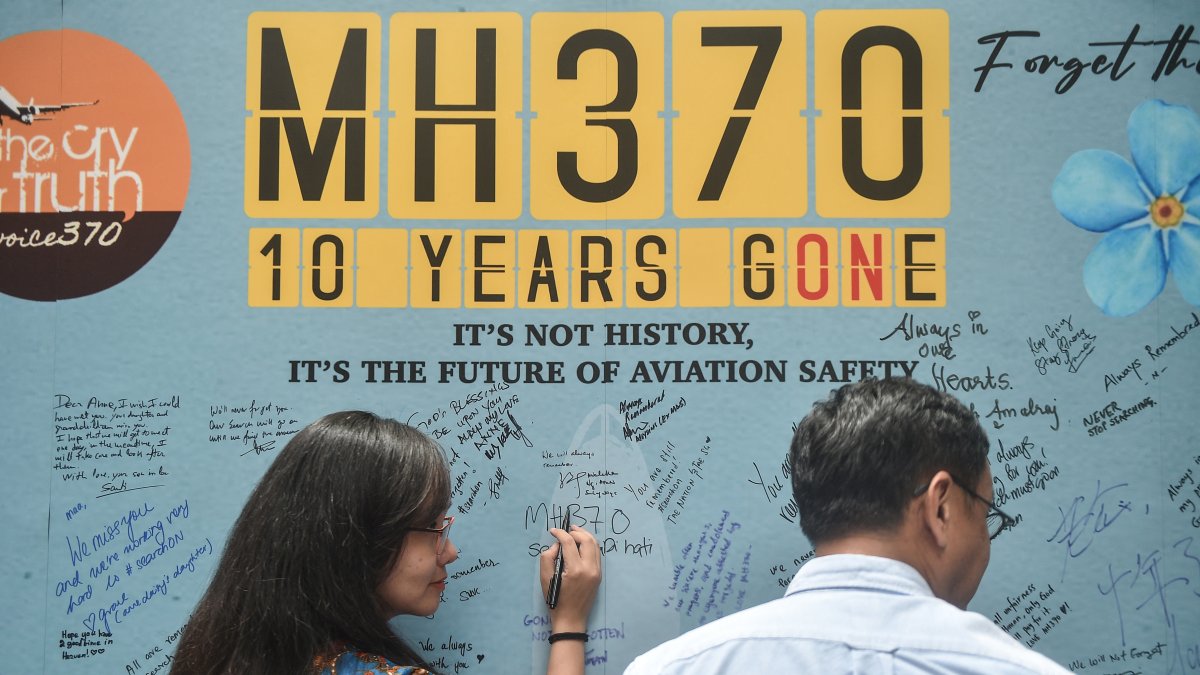 Qué pasará con el vuelo MH370? Malasia extiende la búsqueda del avión desaparecido