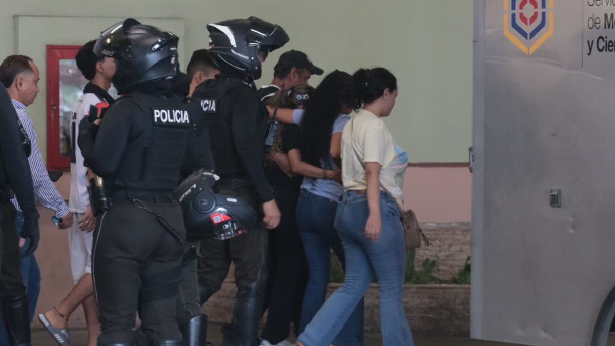 Balacera en centro comercial de Guayaquil deja muertos, heridos y un ...