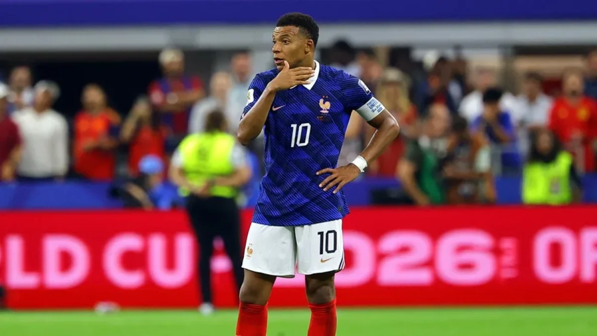 La verdad detrás de las fotos de Mbappé con una mujer en un yate: ¿son reales?