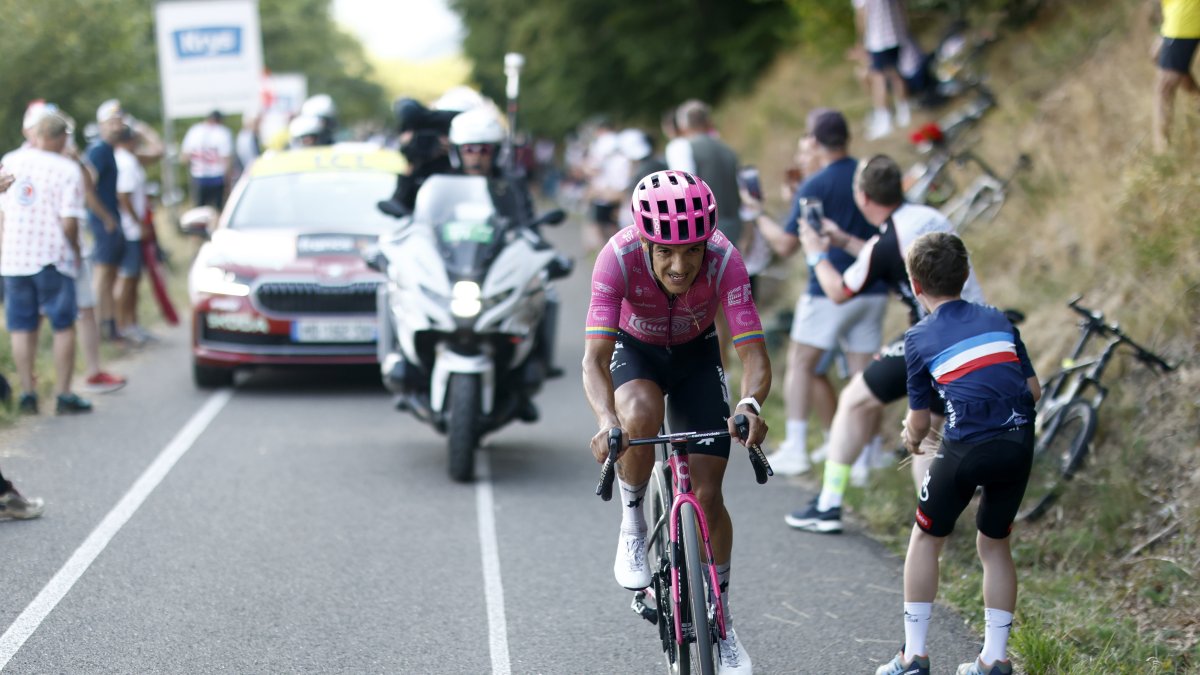 Richard Carapaz escala posiciones en el Tour de Francia tras jornada marcada por el abandono de Vingegaard
