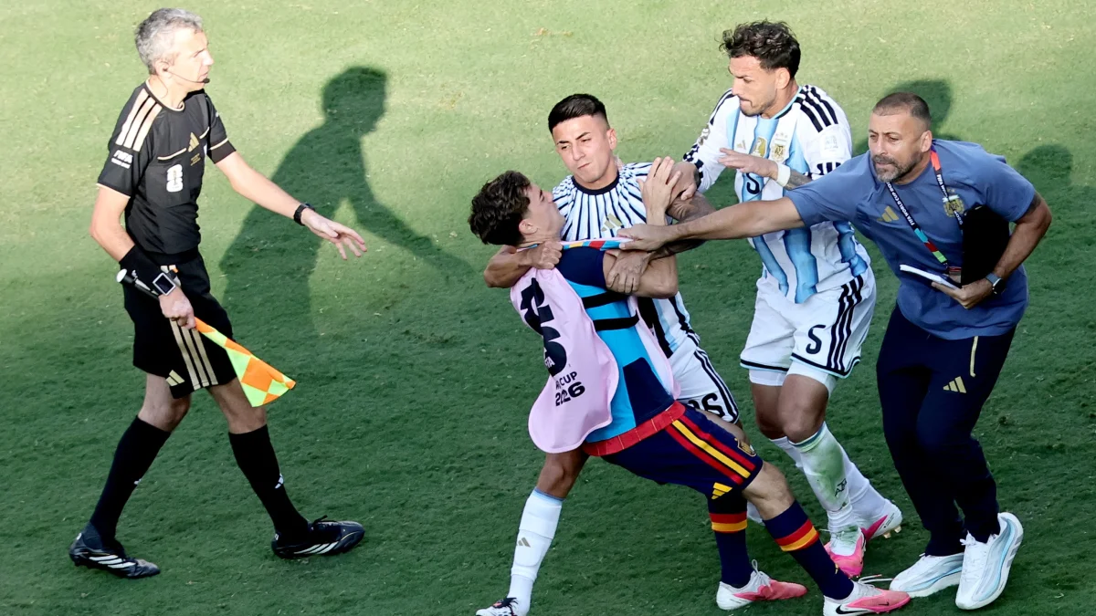 ¿Por qué se originó la pelea de Leandro Paredes contra Eric García y ...
