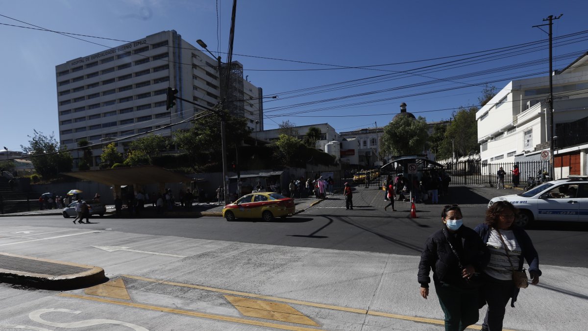 Joven de 20 años cae del cuarto piso en Quito tras pelea por una chica: Fiscalía investiga tentativa de homicidio