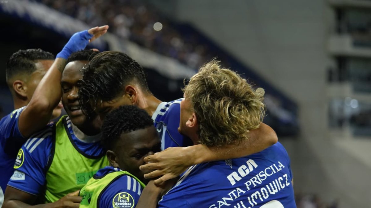 Emelec secures a path to the Sudamericana playoffs and moves away from relegation danger