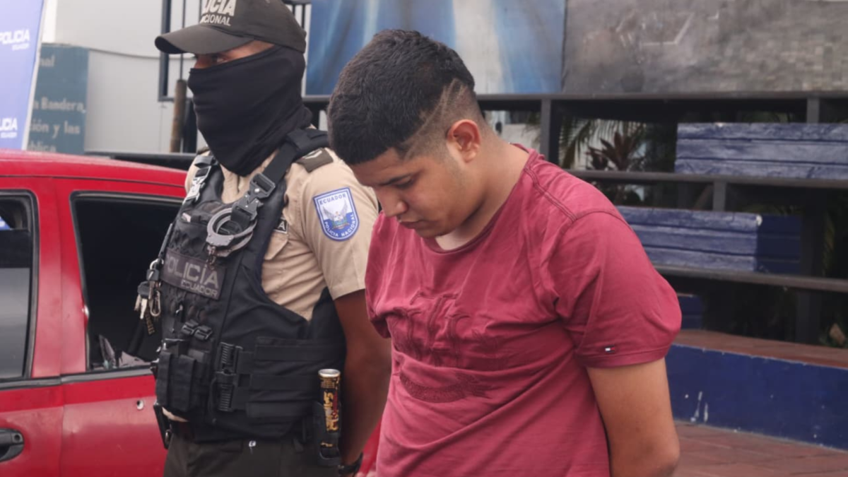 Persecución policial en Guayaquil deja un muerto, dos detenidos y un vehículo destrozado
