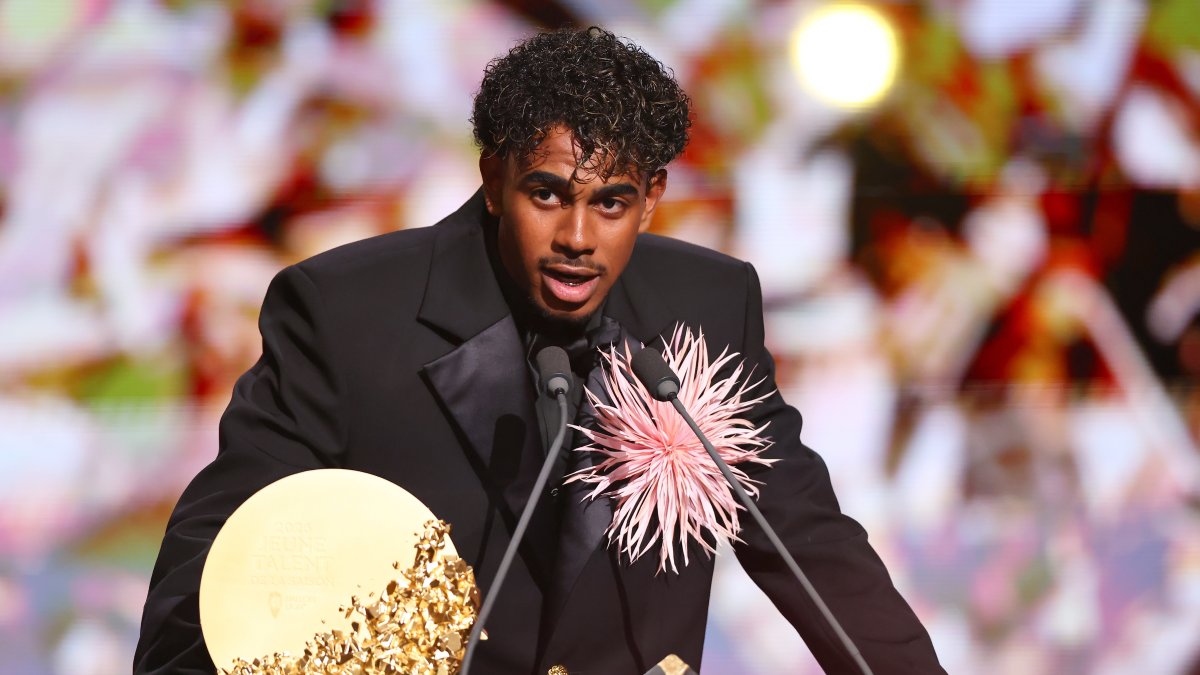 Lamine Yamal conquista su tercer trofeo Kopa y supera un récord histórico | Balón de Oro 2026