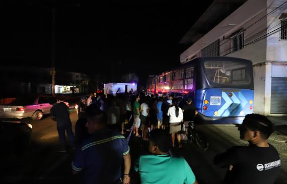 Un bus de Metrovía habría arrolado al peatón.