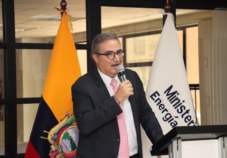 El ministro de Energía, Antonio Goncalves, en rueda de prensa este 27 de septiembre en Quito.