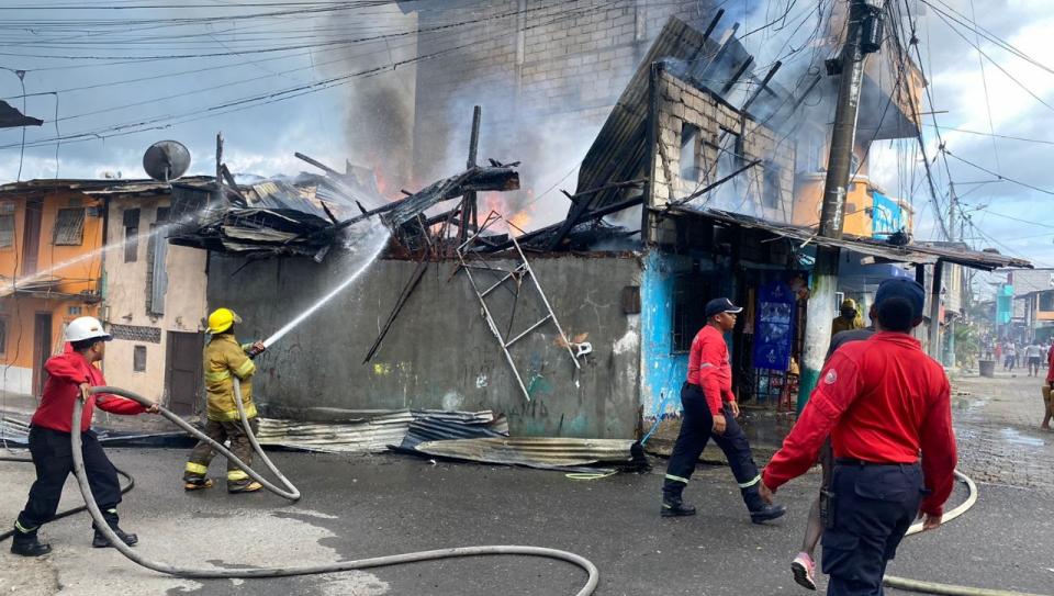 Incendio destruye la segunda planta de una casa en Esmeraldas