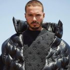 El artista es oriundo de Medellín, Colombia, y es uno de los representantes de la música urbana actual.