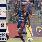 Edisson Meza, volante de D. Cuenca, y Marco Montaño, lateral de Olmedo.