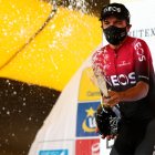 Richard Carapaz del equipo Ineos ganó la tercera etapa del Giro de Polonia