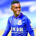 Fidel Martínez con la camiseta del Shanghái Greenland Shenhua Football Club