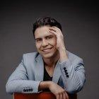 Manuel publica sus videos musicales en su cuenta @marvaloficial.