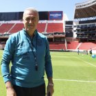 El entrenador de Ecuador, Gustavo Alfaro en el estadio Rodrigo Paz Delgado.