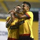 Festejo amarillo, Damián Díaz y su séptimo gol en LigaPro lo celebra con Cristian Colmán, los hombres gol del partido.