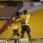 Preciado y Gustavo Vallecilla que festejaba el primer gol con Barcelona.