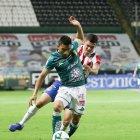 Ángel Mena dio una asistencia en la victoria del León (1-0) ante Guadalajara .