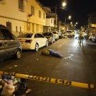 En la ciudadela Sopeña, Ángelo Méndez fue acribillado por dos sujetos. El hombre cuidaba carros. Tenía dos antecedentes penales.