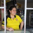 Karina Gallardo dice que el fútbol sin hinchas perjudicó el negocio que tiene frente al Monumental.