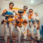 La agrupación utilizó los colores de la bandera ecuatoriana en la grabación del clip de la canción.