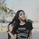 Ana Paula, de 16 años, cortó su cabello para ayudar a su abuelo.