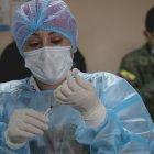 36 médicos del Hospital Militar de Quito fueron inmunizados.