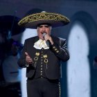 Fernández actualmente tiene 80 años y es conocido por ser un intérprete de la música ranchera.