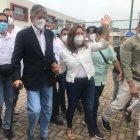 El candidato presidencial Guillermo Lasso fue a sufragar junto a su familia.