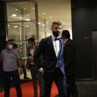 Javier Burrai y su traje para recibir varios premios. 

PERIODISTA : JERSON RUIZ 

FECHA : 17/02/2021 

Agencia (ag-extra)