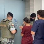 De manera ‘caretuca’ los jóvenes se pusieron en la fila sin pertenecer al hospital.