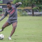 Pedro Pablo Velasco es el único lateral derecho de Barcelona.