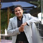 Henry festejó con sus compañeros de trabajo, quienes le brindaron varios momentos emotivos.