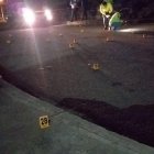 Agentes de Crimialística recogieron los indicios balísticos que estaban esparcidos en la calzada